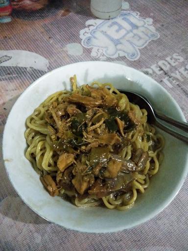 WONG SOLO (MIE AYAM & MIE BAKSO)