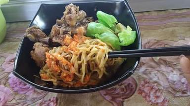 BLACK SWEET MIE - WINS FOOD