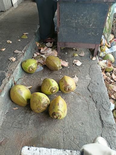 ES KELAPA MUDA/SEBLAK IBU EPI