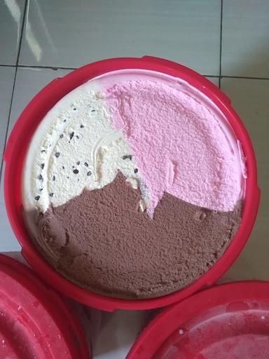 JUAL ES KRIM DIAMOND ISI 8 LITER