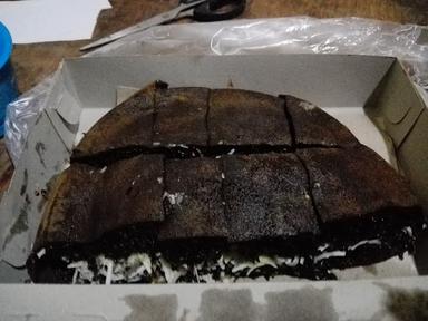 MARTABAK PARIS VAN JAVA CABANG KOTA SUKABUMI PERTIGAAN JLN VETERAN KEBON CAU