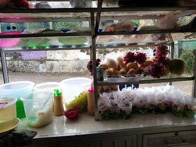 WARUNG SOP BUAH DAN SEBLAK IBU TUTI