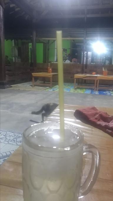 MIE AYAM DAN SOTO AYAM MBAK RINI