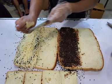 ROTI BUMBU-BAKAR CARI RASA