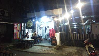 WARUNG KOPI LAUK EMAS