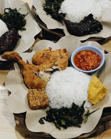 AYAM BAKAR KACALADA KARAPITAN