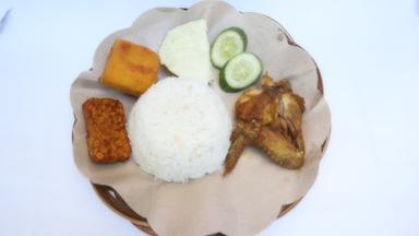 AYAM PENYET MR.33 LENGKONG JL. KARAWITAN