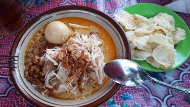 LONTONG KARI AYAM IBU SRI