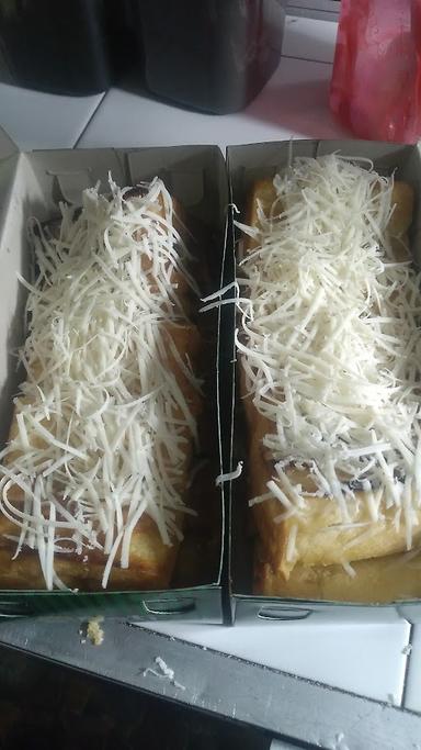 ROTI BAKAR MANIS 4 SODARA (PINGGIR LES AHE CIBATEK)