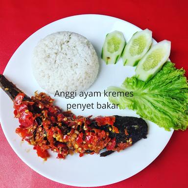 ANGGI AYAMKREMESPENYETBAKAR