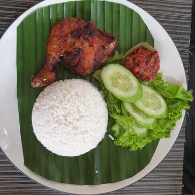 AYAM GORENG DAN BAKAR KREMES MUBAROK