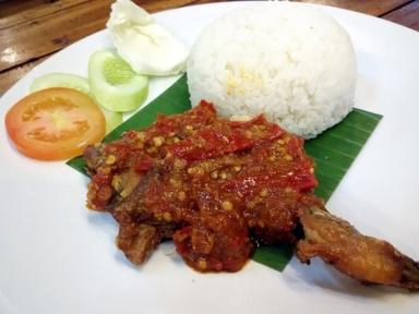 AYAM GORENG DAN BAKAR KREMES MUBAROK