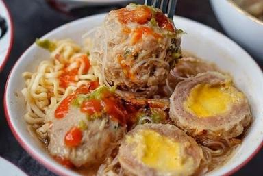 BAKSO TULANG IGA & RAWIT MOYIN'S