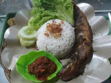 PECEL AYAM DAN NASI GORENG BANG MAMAT