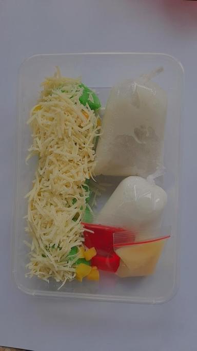 ES PISANG IJO ( MRS. GREEN BANANA ICE )