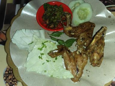 WARUNG LAU