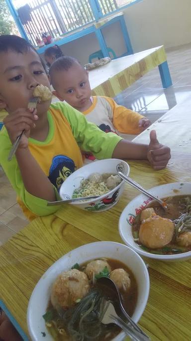 BAKSO & MIE AYAM RAKYAT SEUHAH