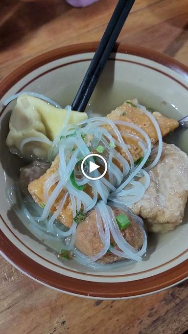 PANGSIT MIE DAN BAKSO M GENDUT