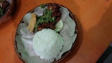 AYAM PENYET BANYUWANGI