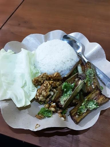 AYAM PENYET SAMBEL IJO CAK RUL