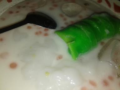 ES CAMPUR DAN ES PISANG IJO