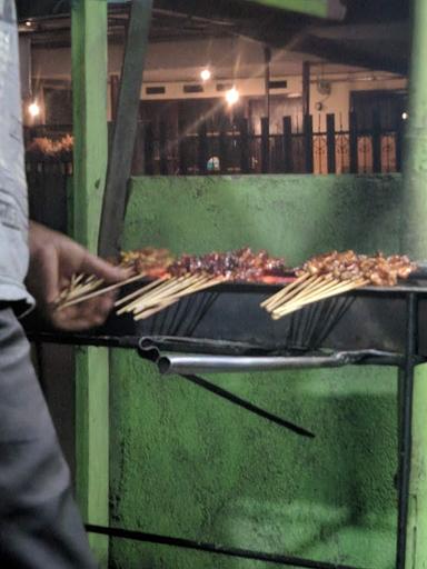 SATE AYAM KAMBING PAK REDU