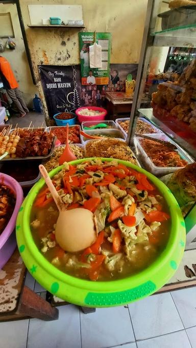 WARUNG MAKAN MA'NIA