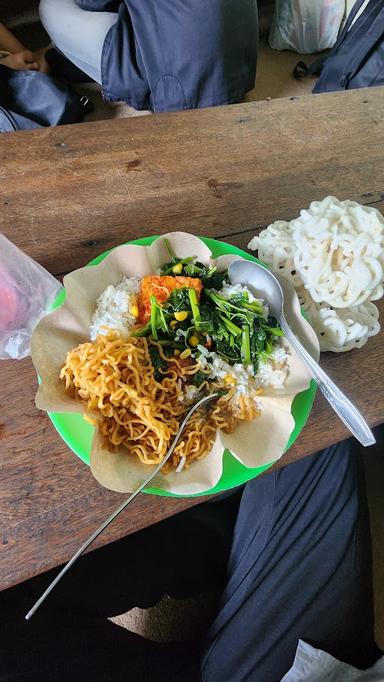 WARUNG MAKAN MA'NIA