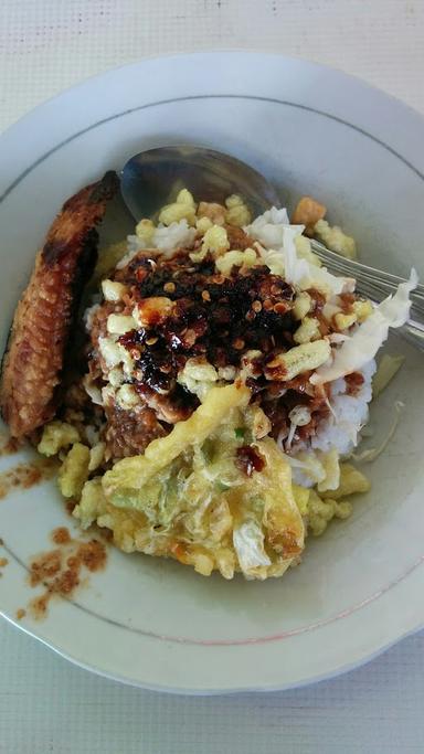 WARUNG NASI LENGKO DAN KETOPRAK