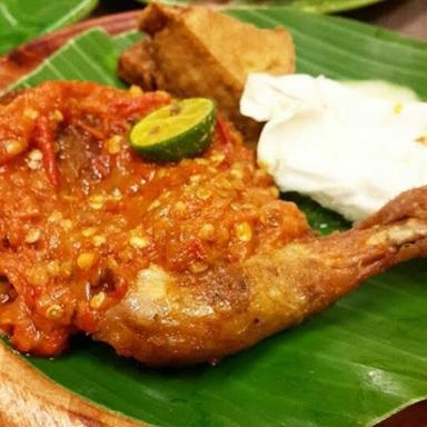 AYAM PENYET PINUIN SPESIAL SAMBAL PEDAS