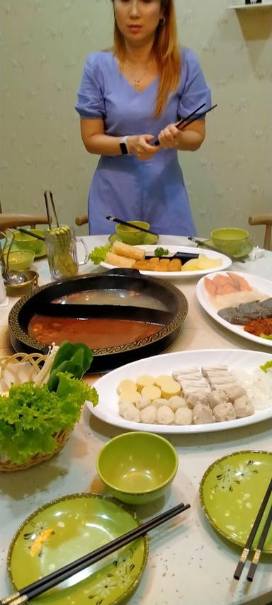 YI STEAMBOAT