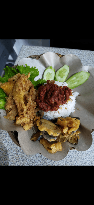 AYAM GEPREK ICIN VILLA