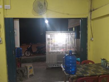 KLINIK GIGI DAN KEDAI SANTUY . MIE , NASI GORENG , KOPI DLL