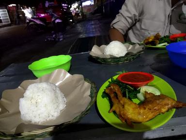 AYAM BAKAR WONG SOLO MBAK WARNI