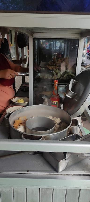 BAKSO ARIS PASAR SENGGOL