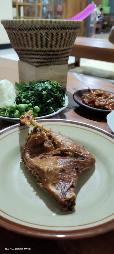 WARUNG MAKAN BERKAH DUA PUTRI