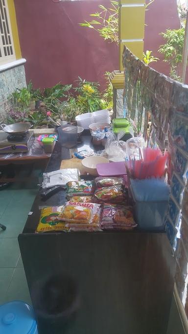 KEDAI SEBLAK PRASMANAN DAN MIE GOCUAN