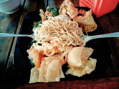 MIE AYAM PANGSIT BAKSO URAT PUTRA WONOGIRI