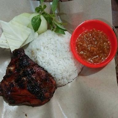 WARUNG AYAM GORENG MBAK DEWI