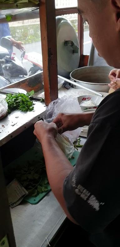 BAKSO PAK RIN KWARASAN JOSS