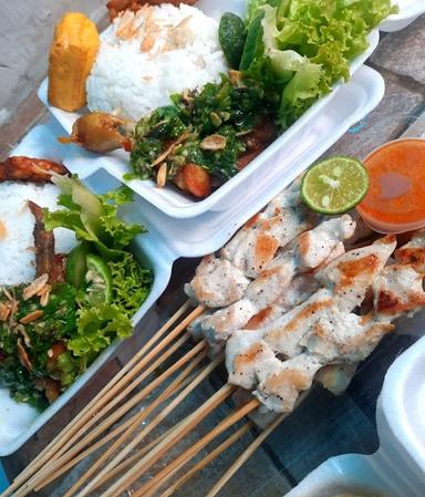 WARUNG SATE TAICHAN & POM MINI SAPARAKO