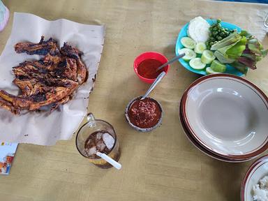 RUMAH MAKAN SAUNG BATUROMPE