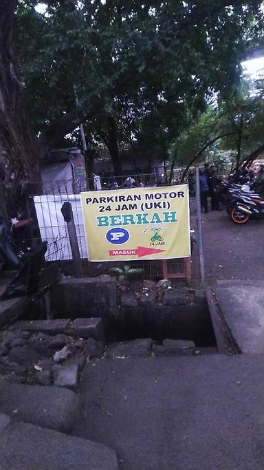 WARKOP & PARKIRAN MOTOR BERKAH