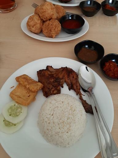 AYAM GORENG CELEBES