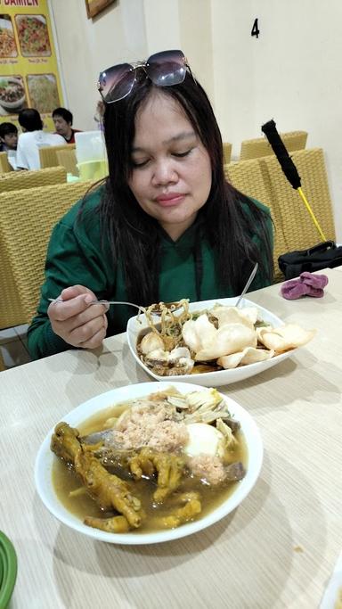 SOTO AYAM LAMONGAN & GOHYONG AYAM MAS DAMIEN