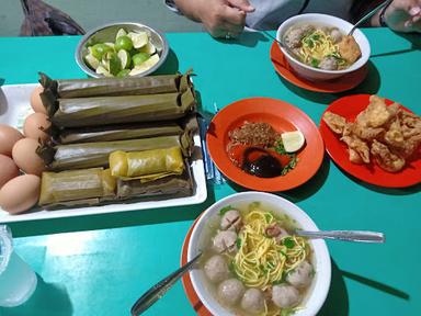 BAKSO SOLO  MAS KUMIS 