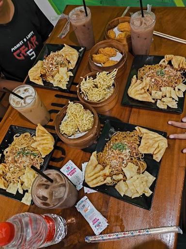 MIE GACOAN RATULANGI MAKASSAR