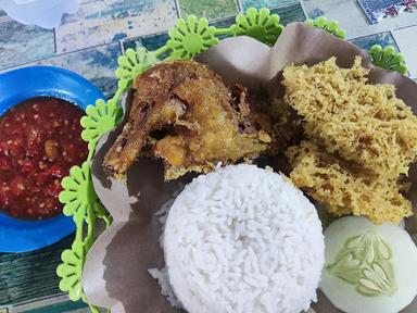 WARUNG MAKAN AYAM GORENG RATU