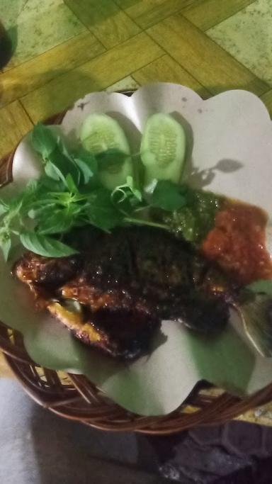 AYAM BAKAR SAMBEL IJO