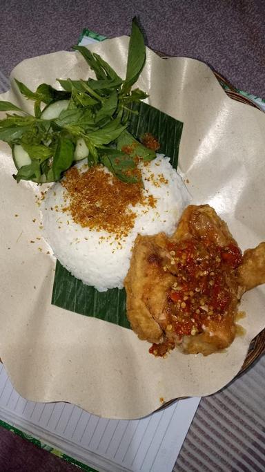 AYAM PENYET BANG IKSAN